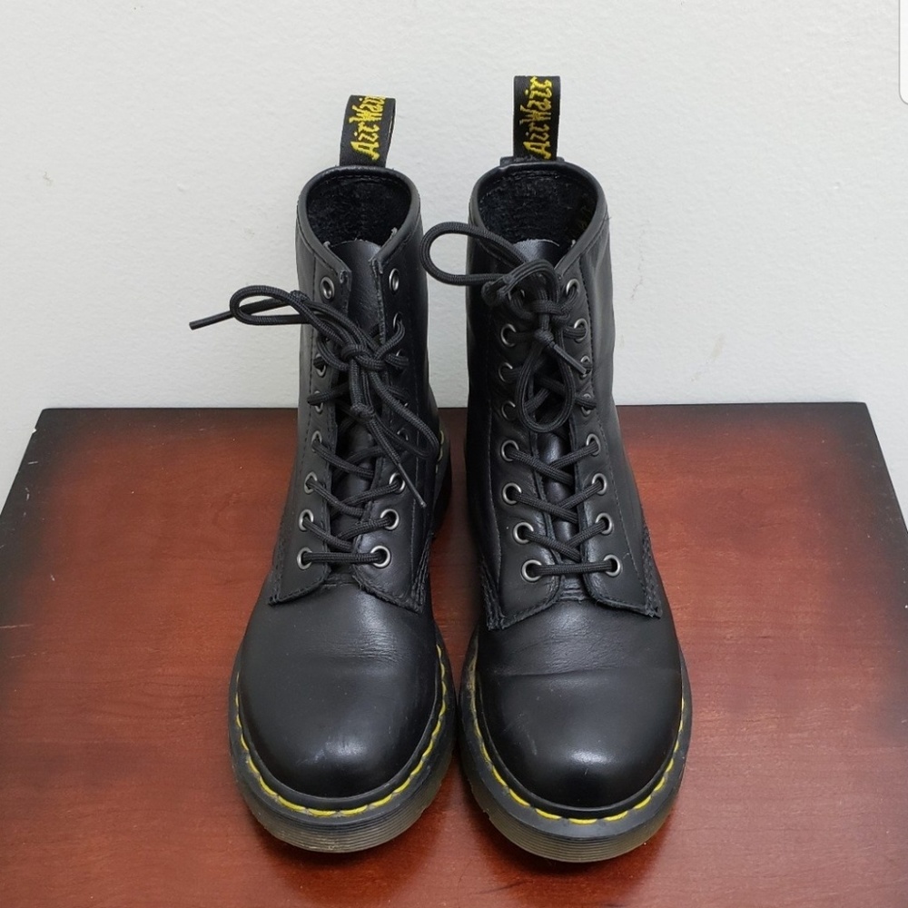 *sold on depop* Dr. Martens black leather boots